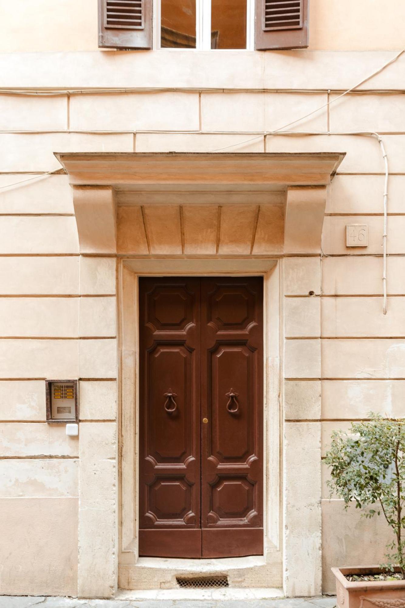 Sonder Palazzo Taverna Roma Exterior foto