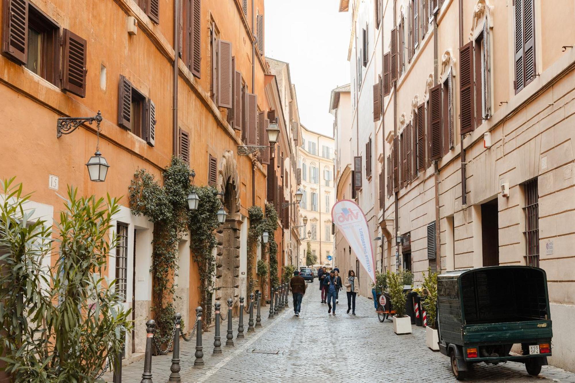 Sonder Palazzo Taverna Roma Exterior foto