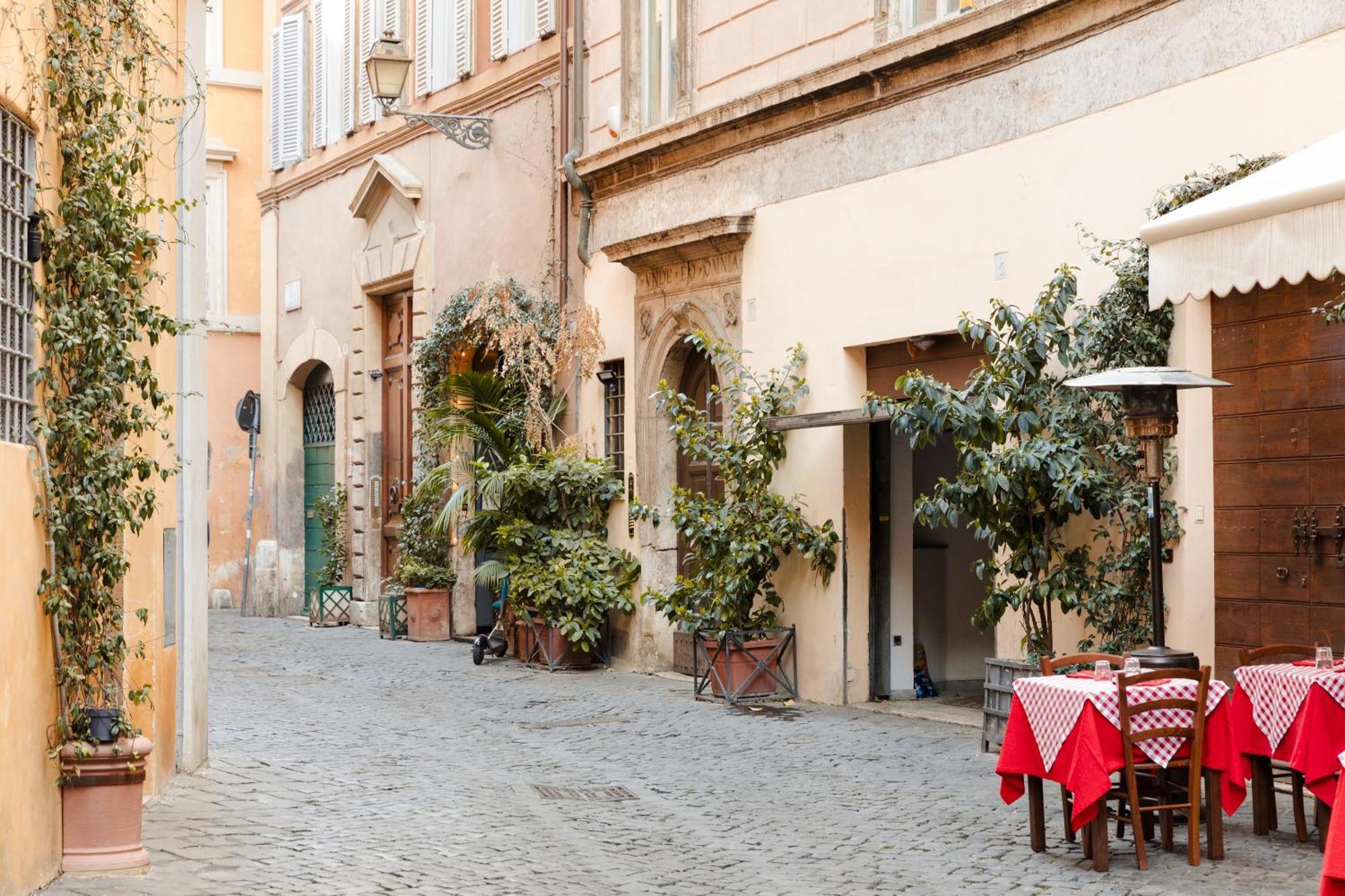 Sonder Palazzo Taverna Roma Exterior foto