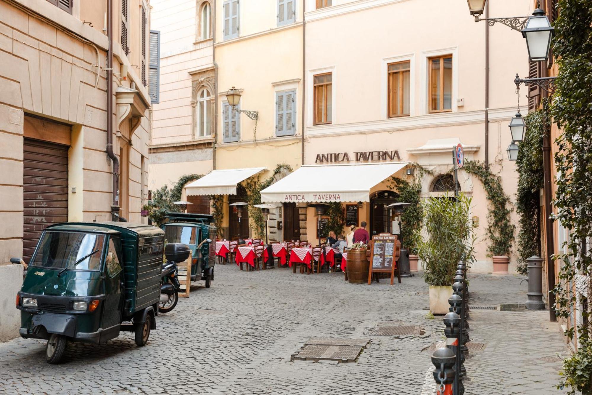 Sonder Palazzo Taverna Roma Exterior foto